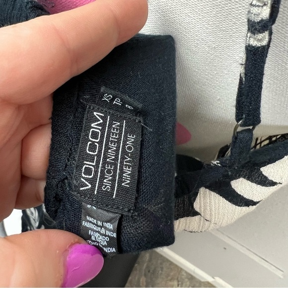 𝅺Volcom Shello Dress in Black Sz XS - Picture 7 of 9